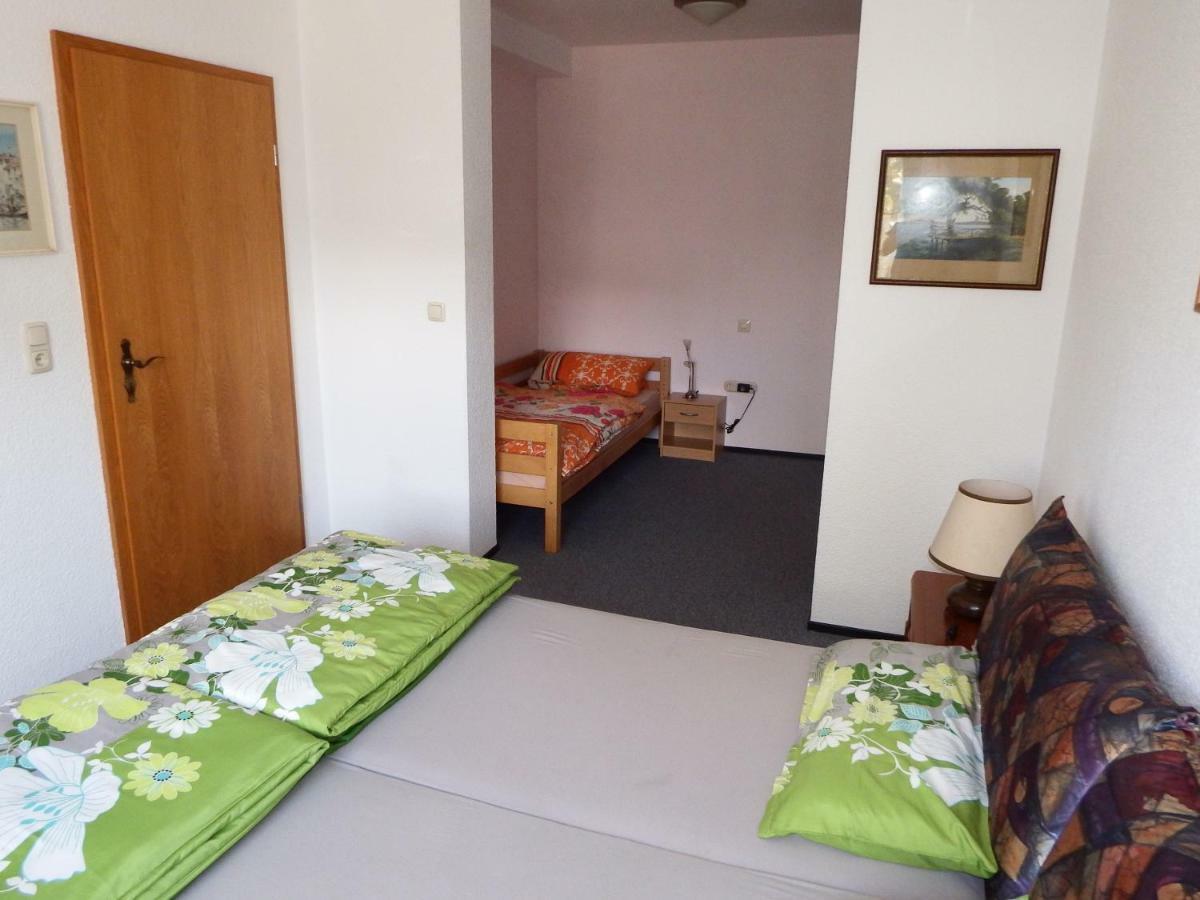 Nette Ferienwohnung Mit Eigenem Eingang Und Sonnenterrasse Idstein Bagian luar foto