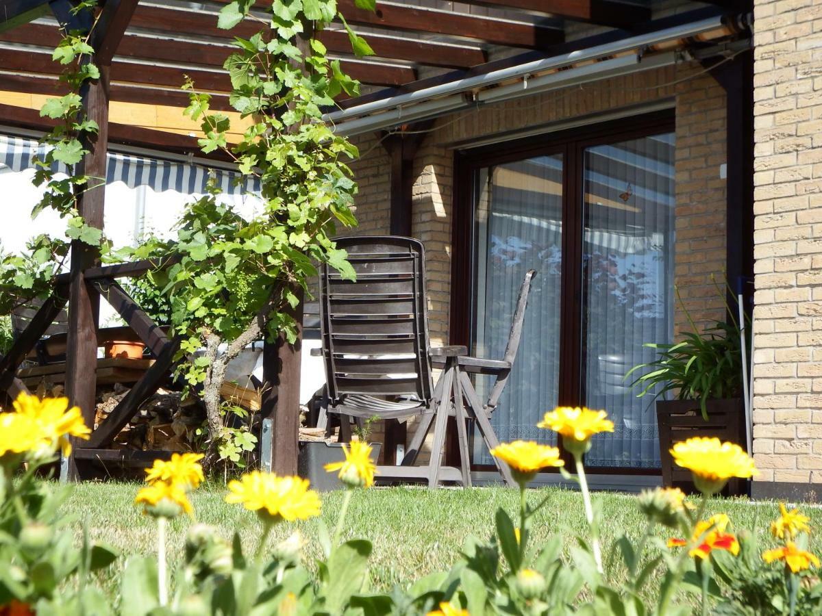 Nette Ferienwohnung Mit Eigenem Eingang Und Sonnenterrasse Idstein Bagian luar foto