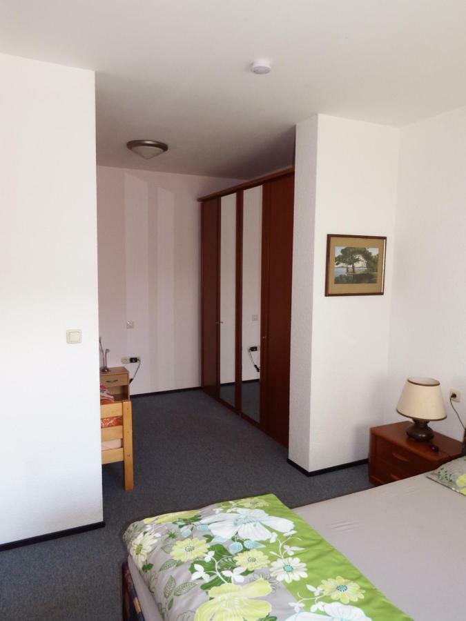 Nette Ferienwohnung Mit Eigenem Eingang Und Sonnenterrasse Idstein Bagian luar foto